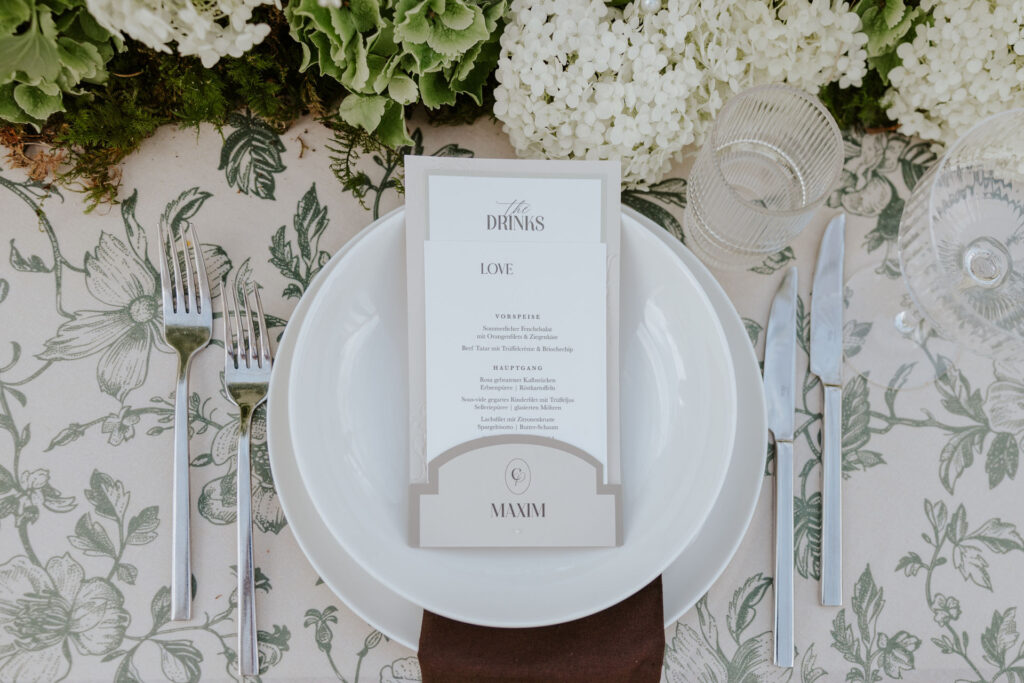 Menükarte auf Deutsch-russischer Hochzeit