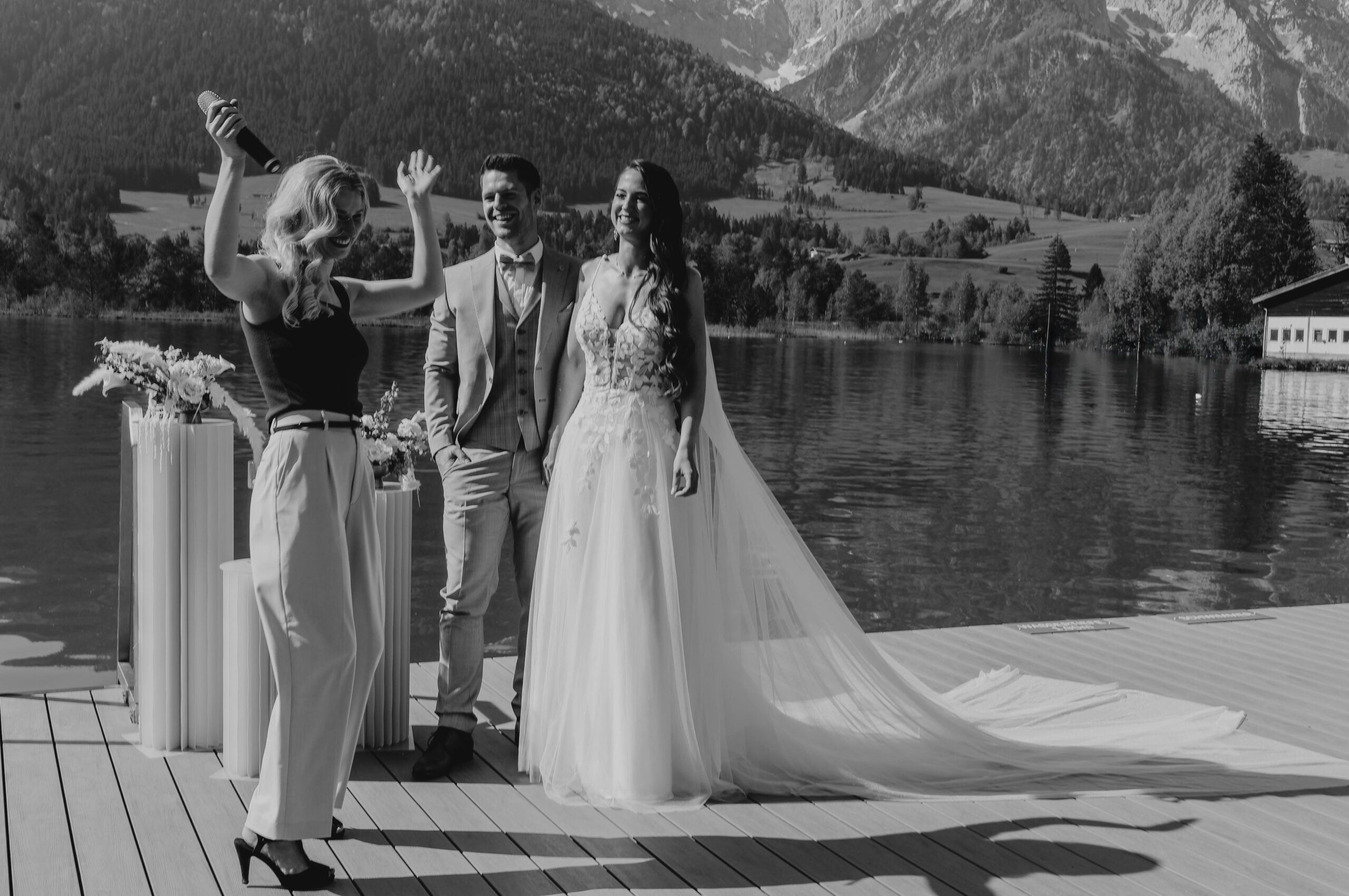 freie Trauung Traurednerin Evylin Zeremonie schwarz weiß