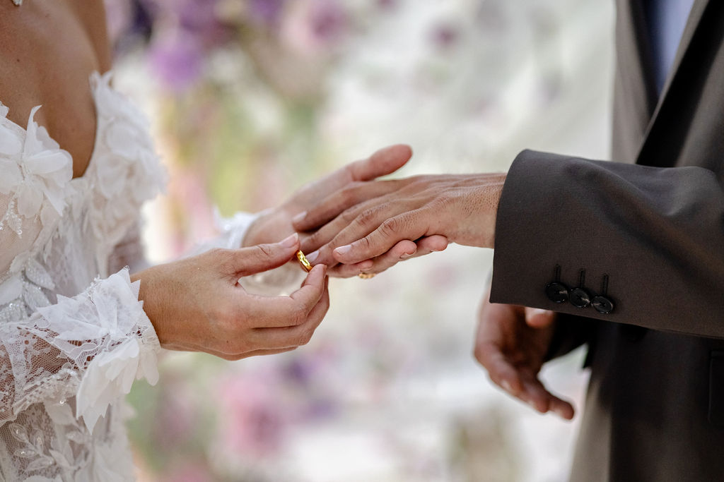 auf einer bilingualen Hochzeit werden die Ringe getauscht